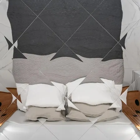 The Mirror Veliko Tarnovo