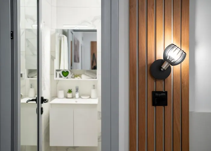 The Mirror Veliko Tărnovo